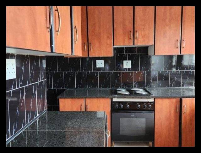 2 BEDROOM HOUSE FOR SALE IN GROVE END